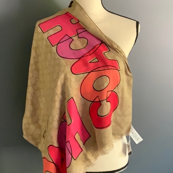 Coach Signature Shawl - Picture 5 of 7